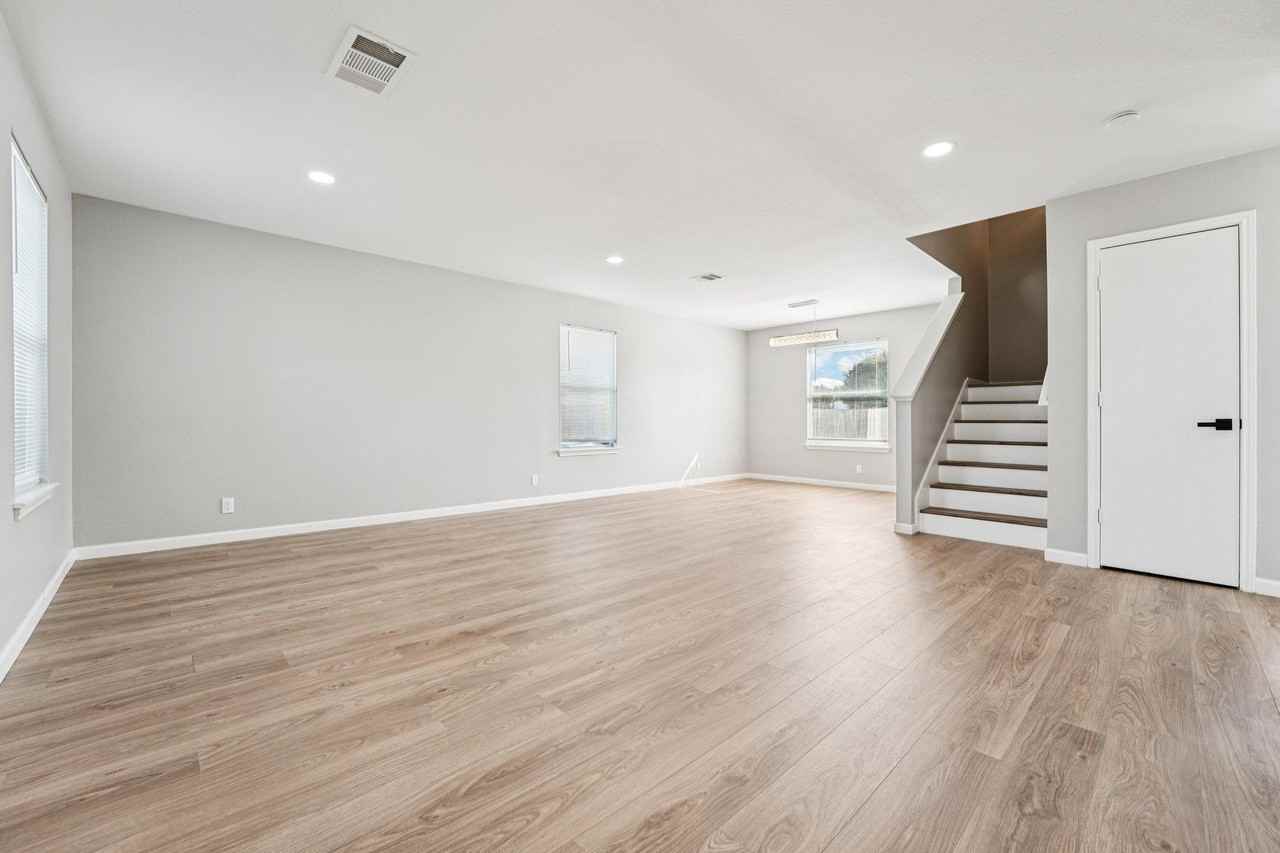 429 Atlantis - Photo 3 of 22