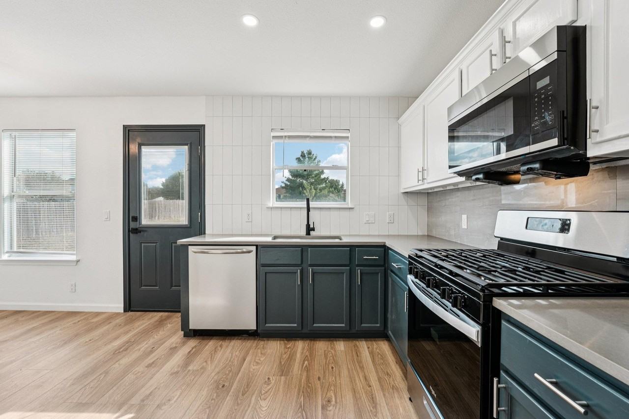 429 Atlantis - Photo 7 of 22