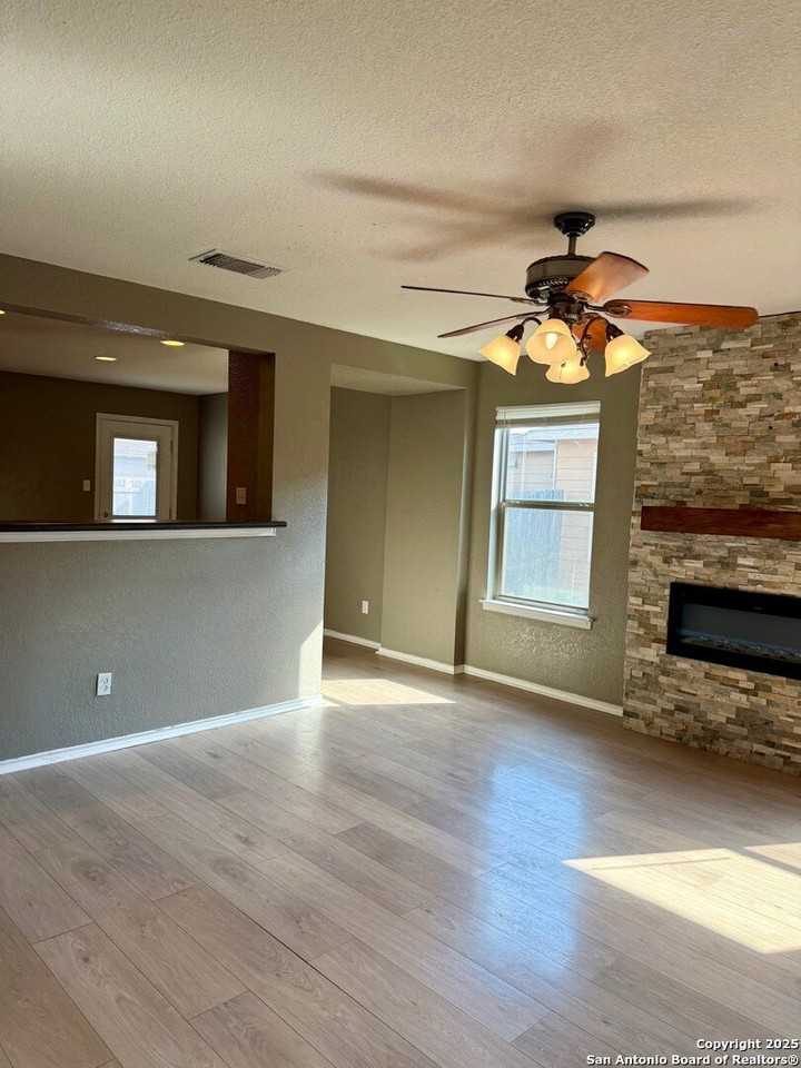 2250 Sundrop Bay - Photo 2 of 17