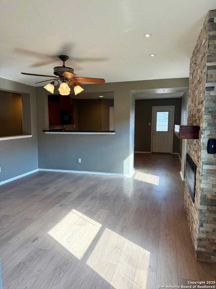 2250 Sundrop Bay - Photo 4 of 17