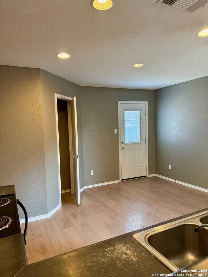 2250 Sundrop Bay - Photo 6 of 17