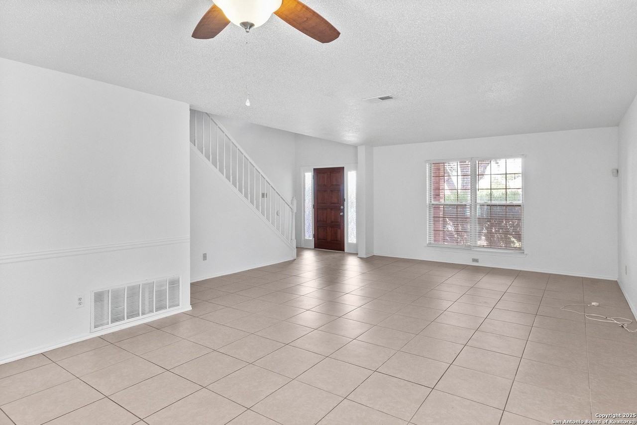 25002 Silverstone - Photo 4 of 26