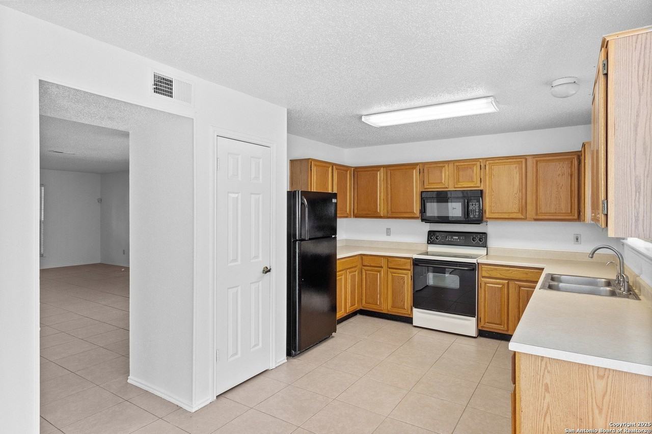 25002 Silverstone - Photo 7 of 26