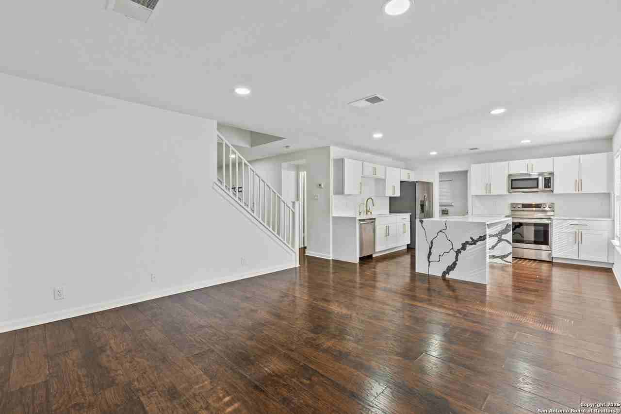 10003 Silver Park - Photo 3 of 27