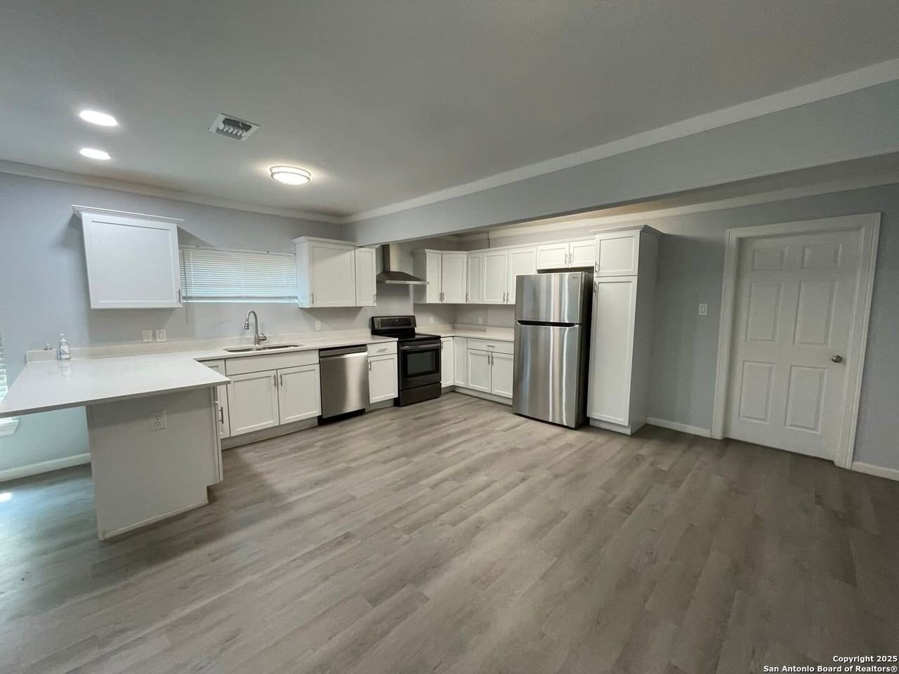 2367 Burnet Street - Photo 3 of 9