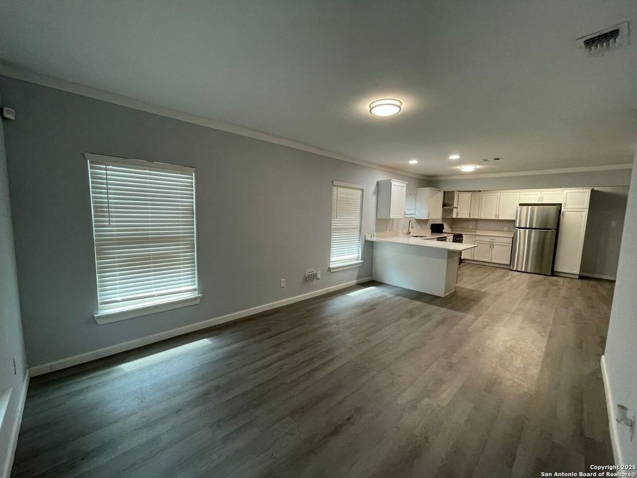 2367 Burnet Street - Photo 4 of 9