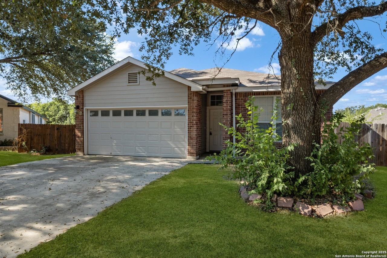 108 Cirrus Cove - Photo 3 of 28