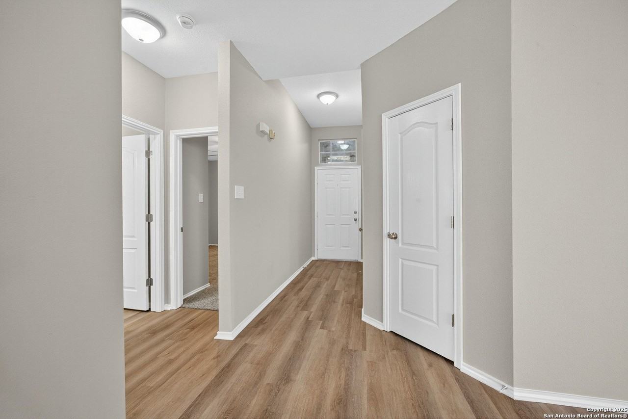 108 Cirrus Cove - Photo 5 of 28