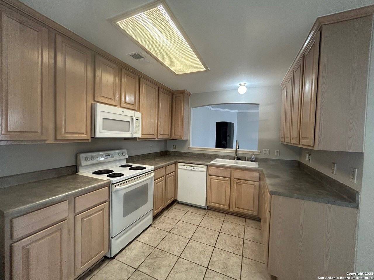 7711 Wexford Grv - Photo 6 of 20