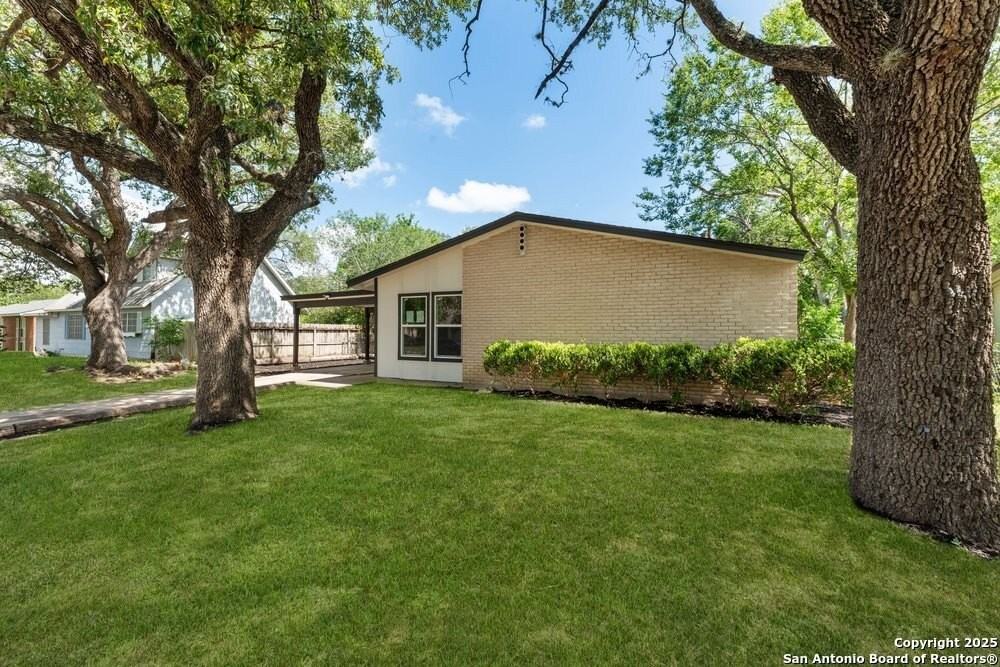 4119 Tamarak Dr - Photo 3 of 24