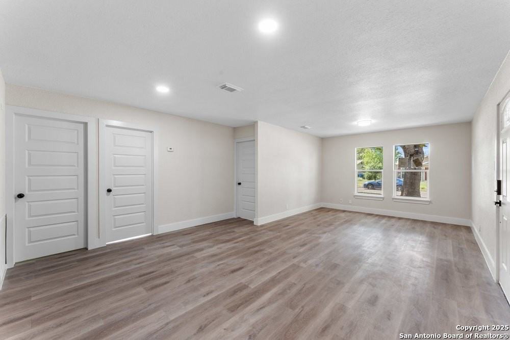 4119 Tamarak Dr - Photo 5 of 24