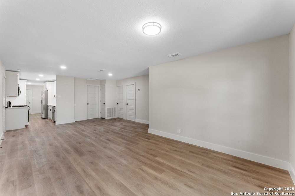 4119 Tamarak Dr - Photo 7 of 24