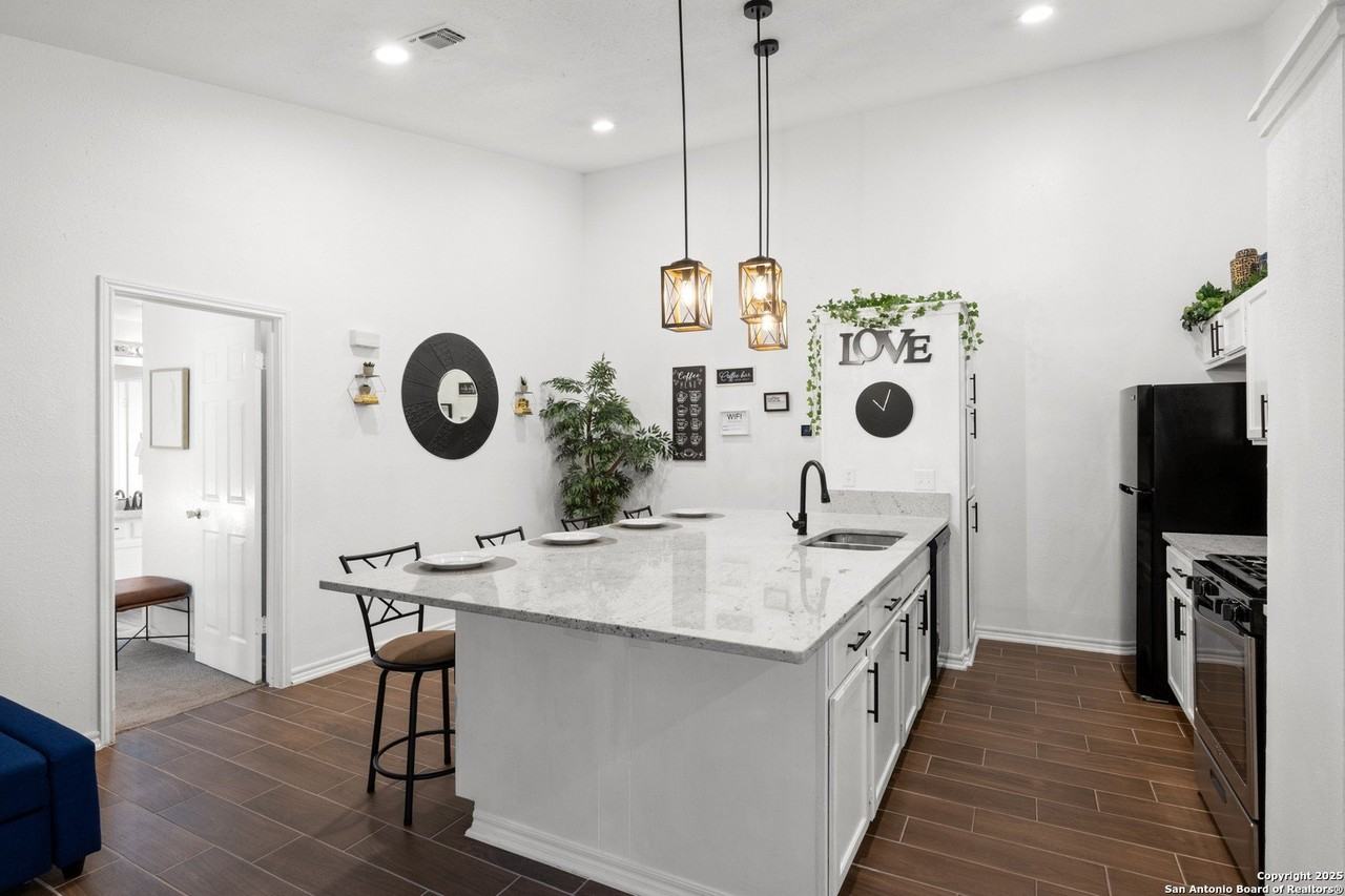 5818 Liberty Bell St - Photo 4 of 14