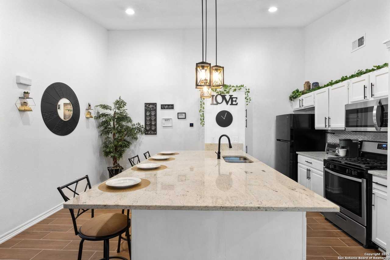 5818 Liberty Bell St - Photo 5 of 14