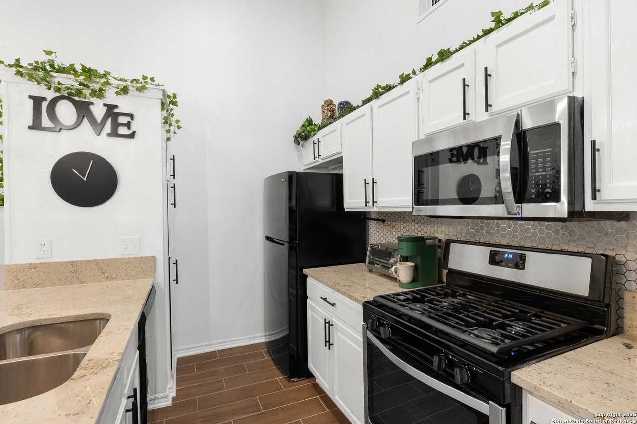 5818 Liberty Bell St - Photo 6 of 14