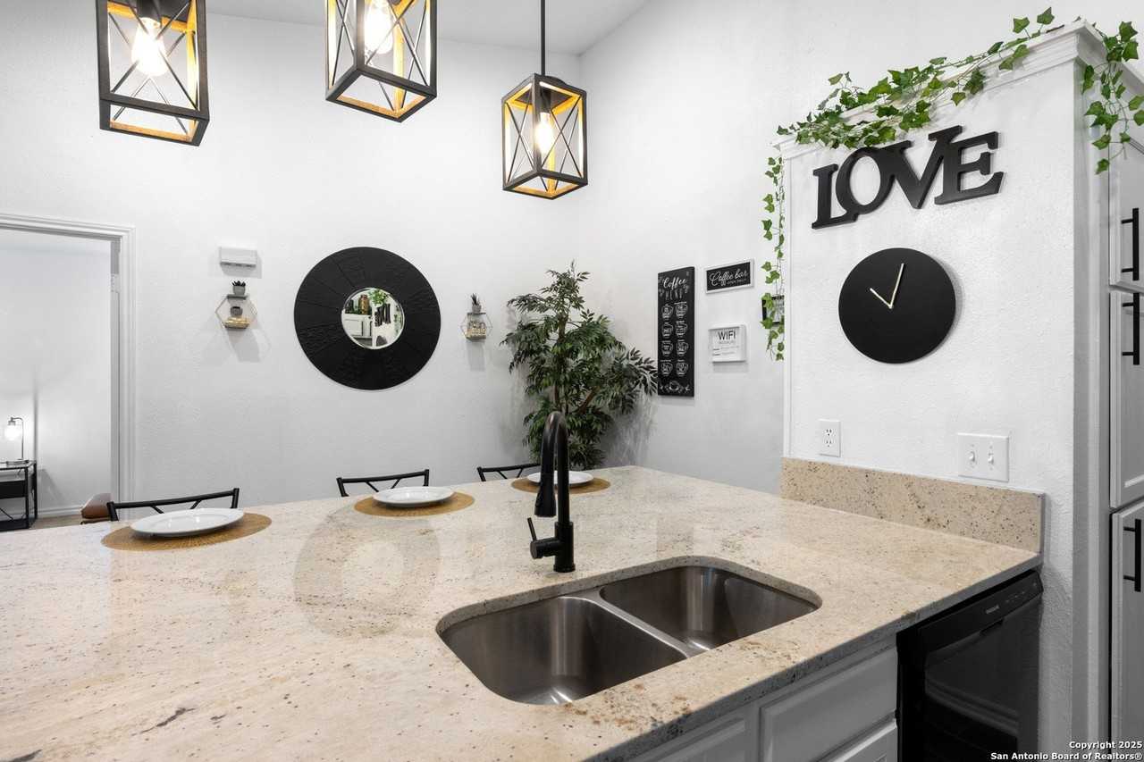 5818 Liberty Bell St - Photo 7 of 14