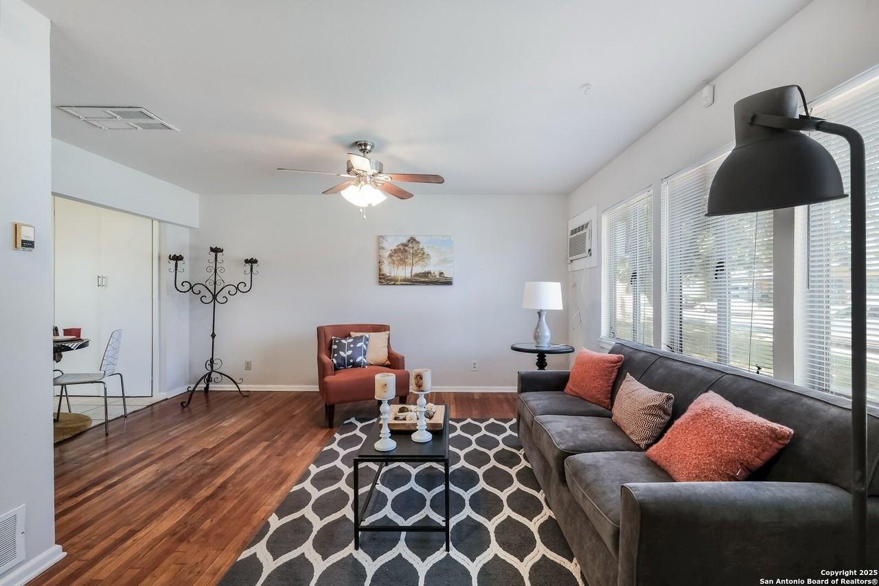 418 Saratoga Dr - Photo 2 of 12