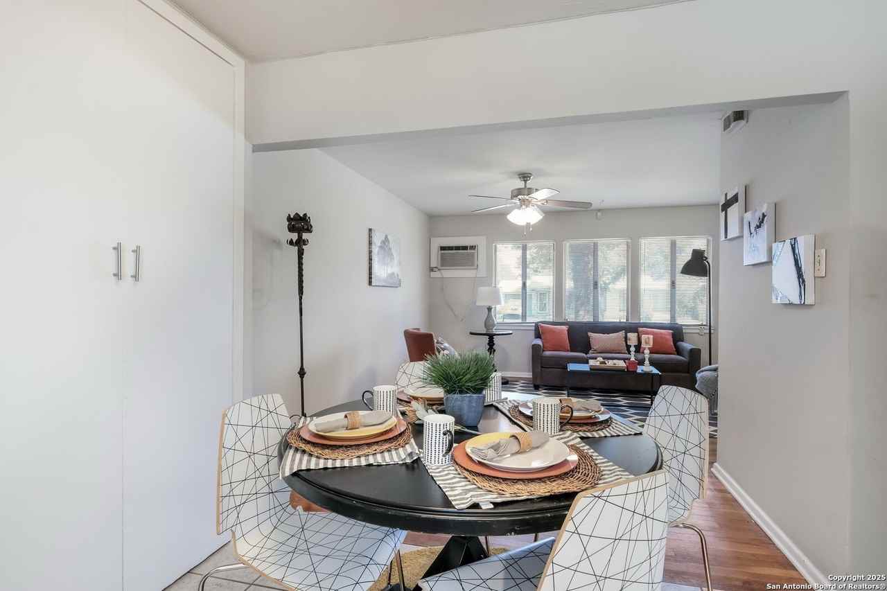 418 Saratoga Dr - Photo 4 of 12