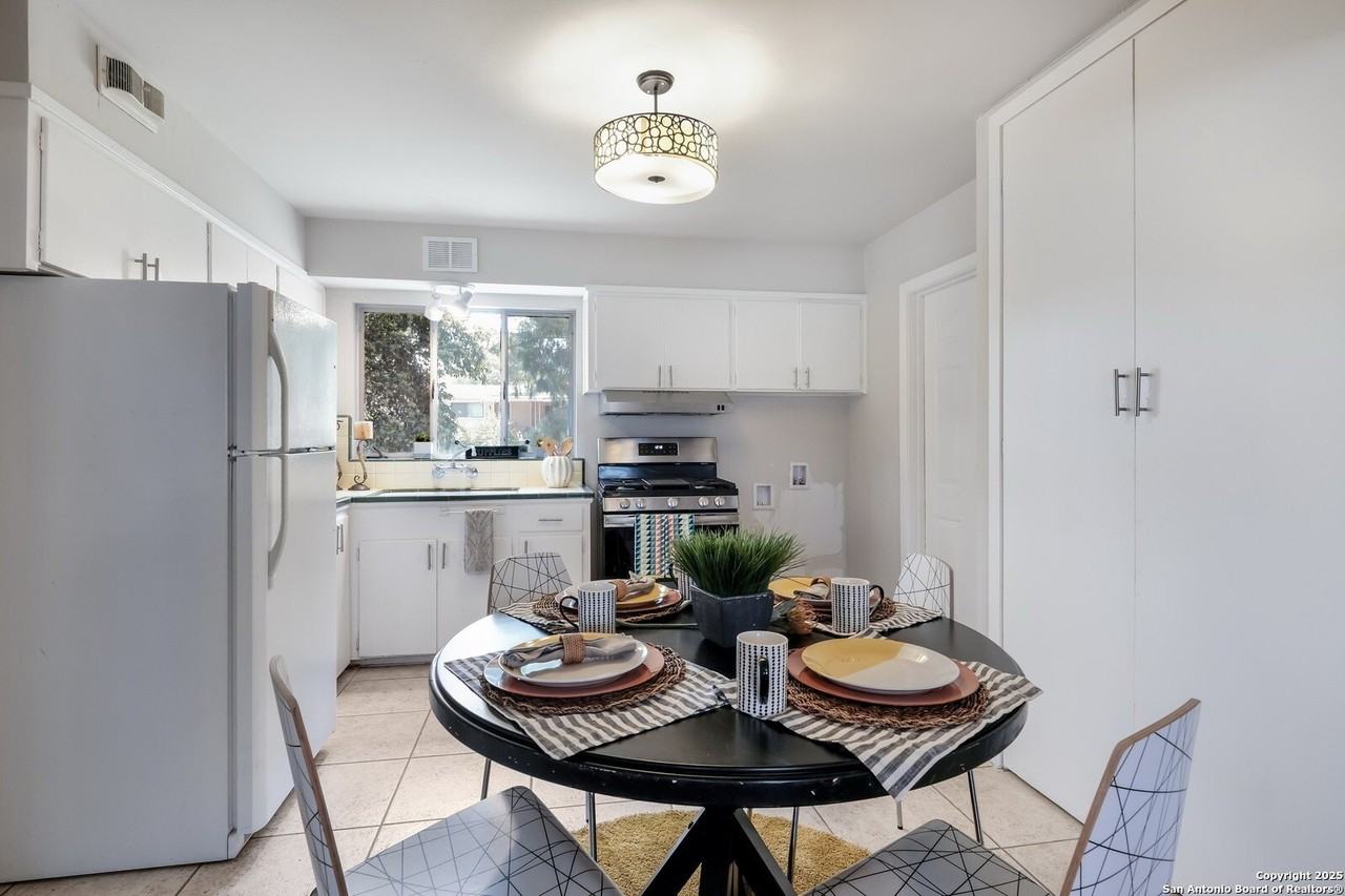 418 Saratoga Dr - Photo 5 of 12