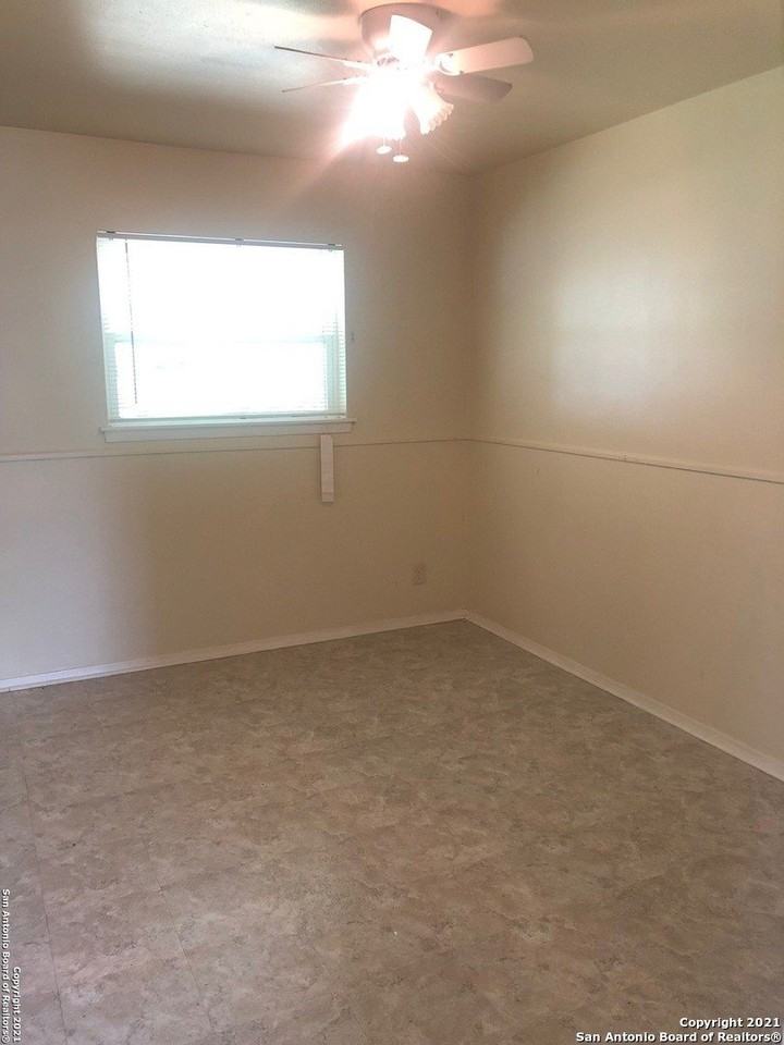 626 Aviation Avenue - Photo 4 of 20