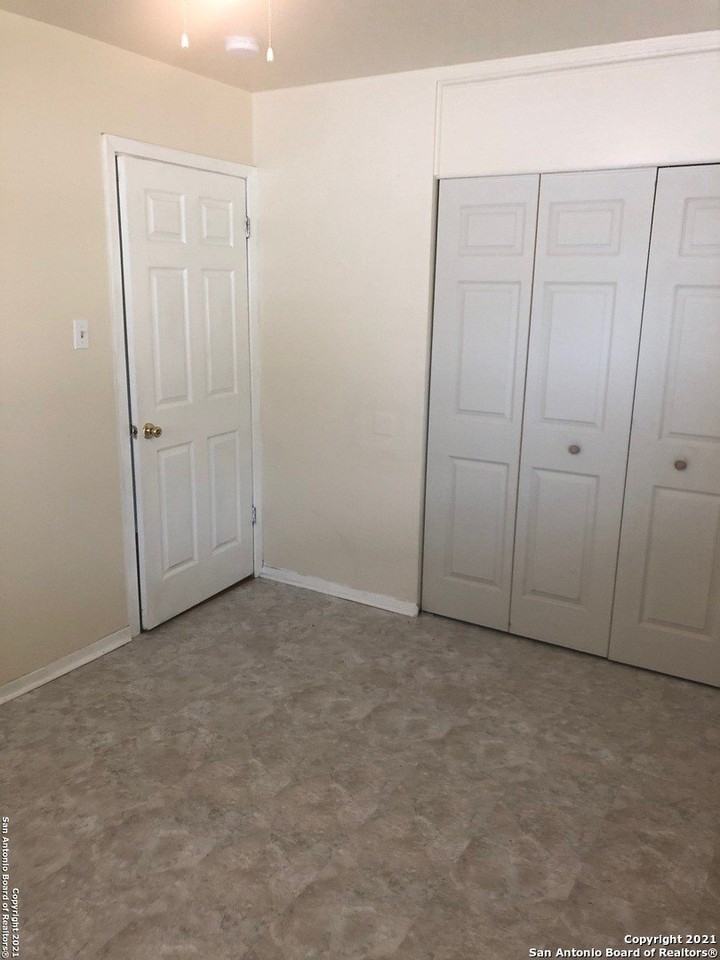 626 Aviation Avenue - Photo 7 of 20