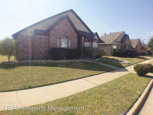 713 Lake Bluff Dr - Photo 2 of 20