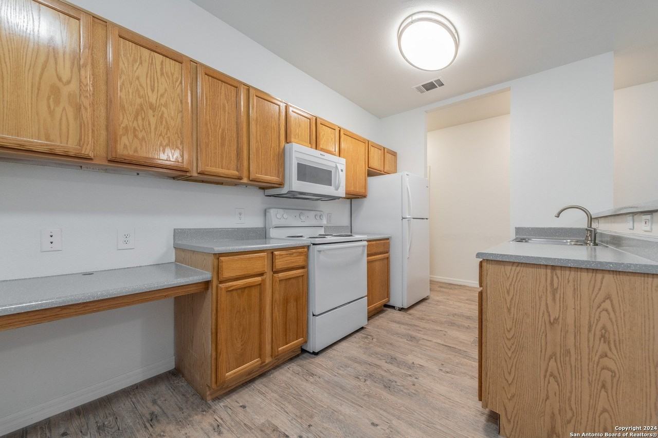 1000 Diamond Dr Apt 2004 #2004 - Photo 5 of 37