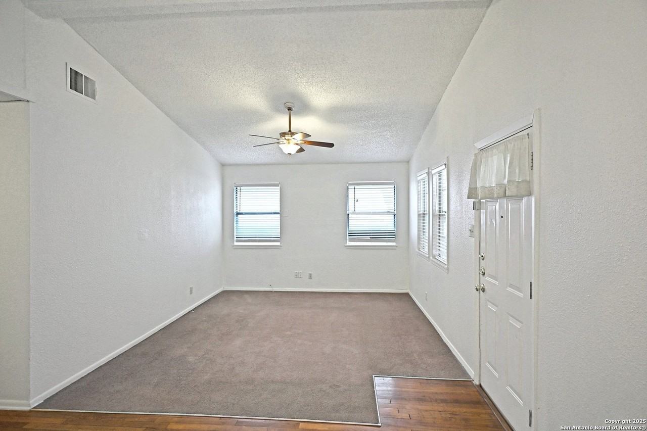 633 S Academy Ave - Photo 6 of 23