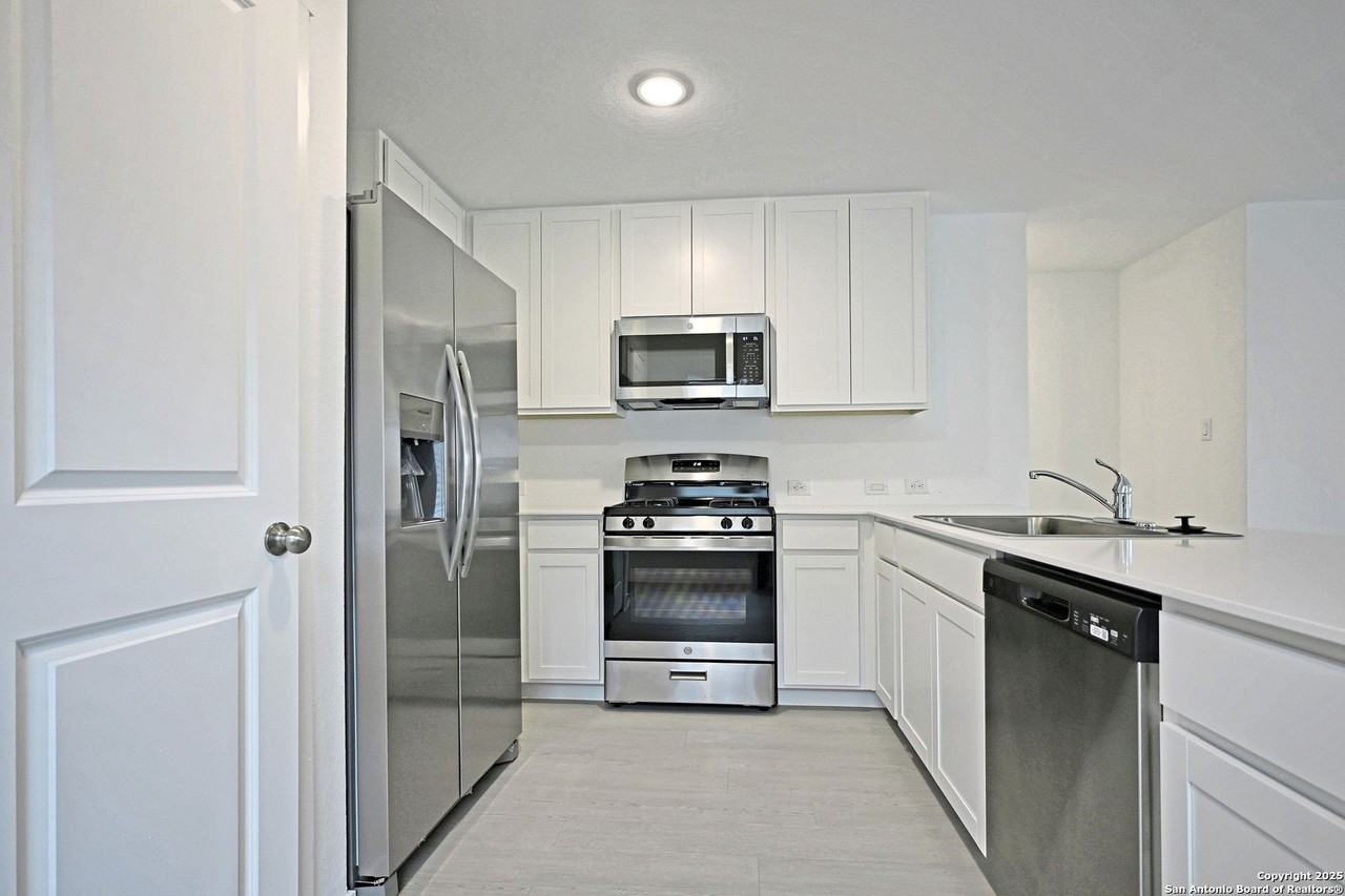 3805 Swift Fox Rd - Photo 4 of 27