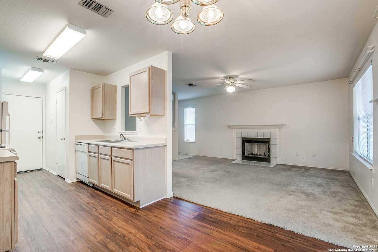 6063 Bantry Bay - Photo 4 of 25