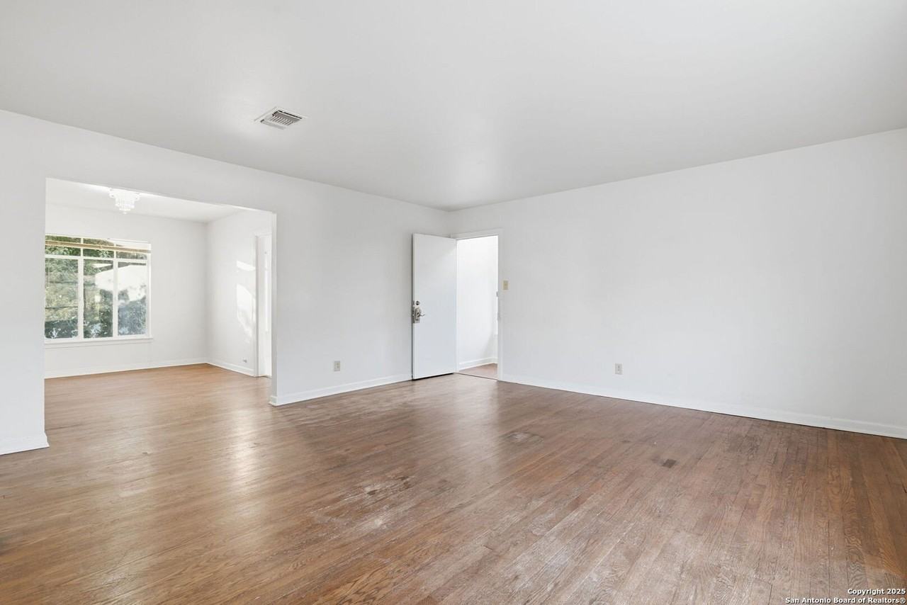 1033 Shook Ave - Photo 3 of 16