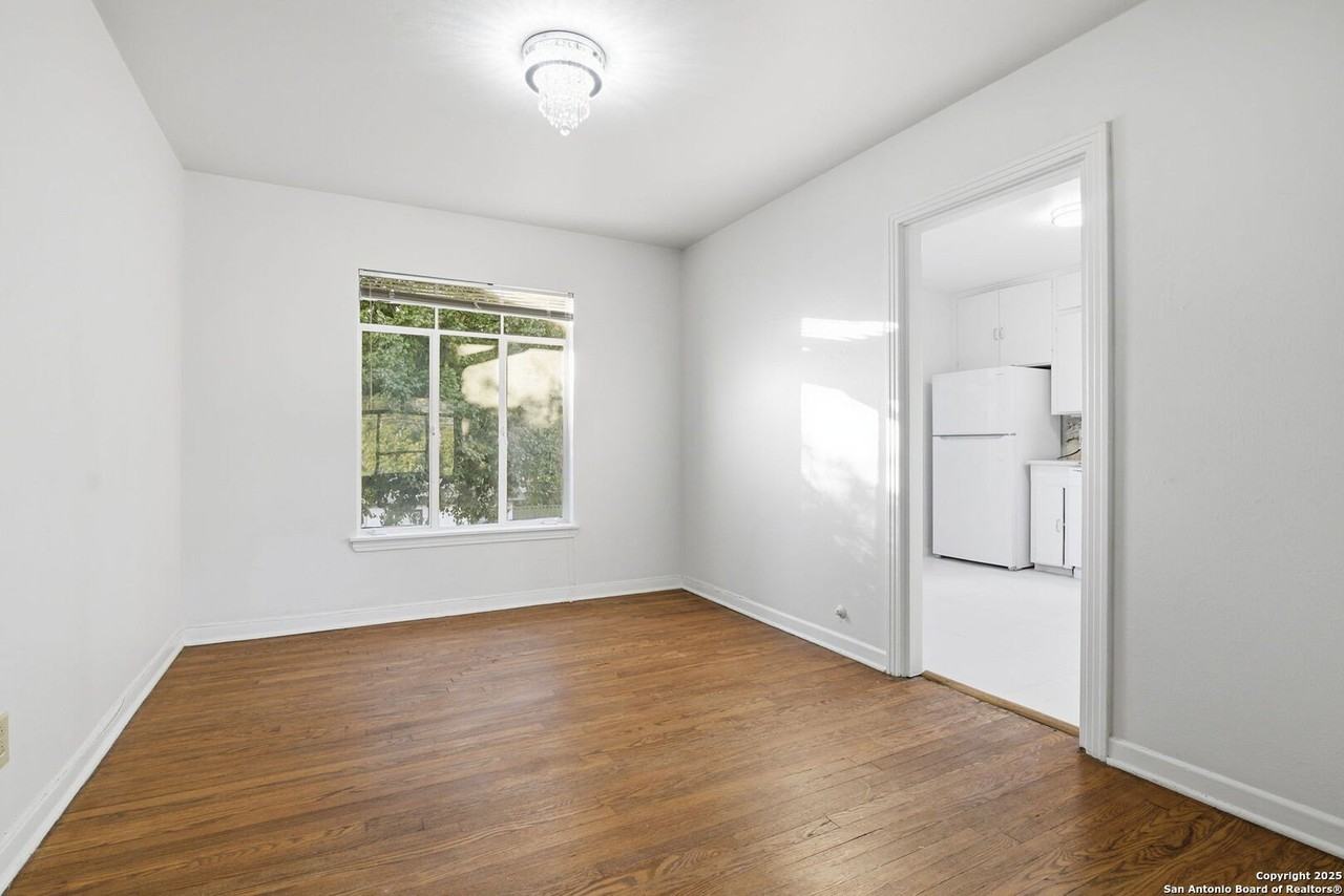 1033 Shook Ave - Photo 4 of 16