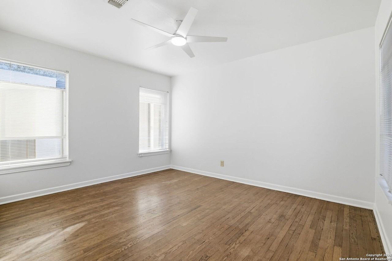 1033 Shook Ave - Photo 6 of 16