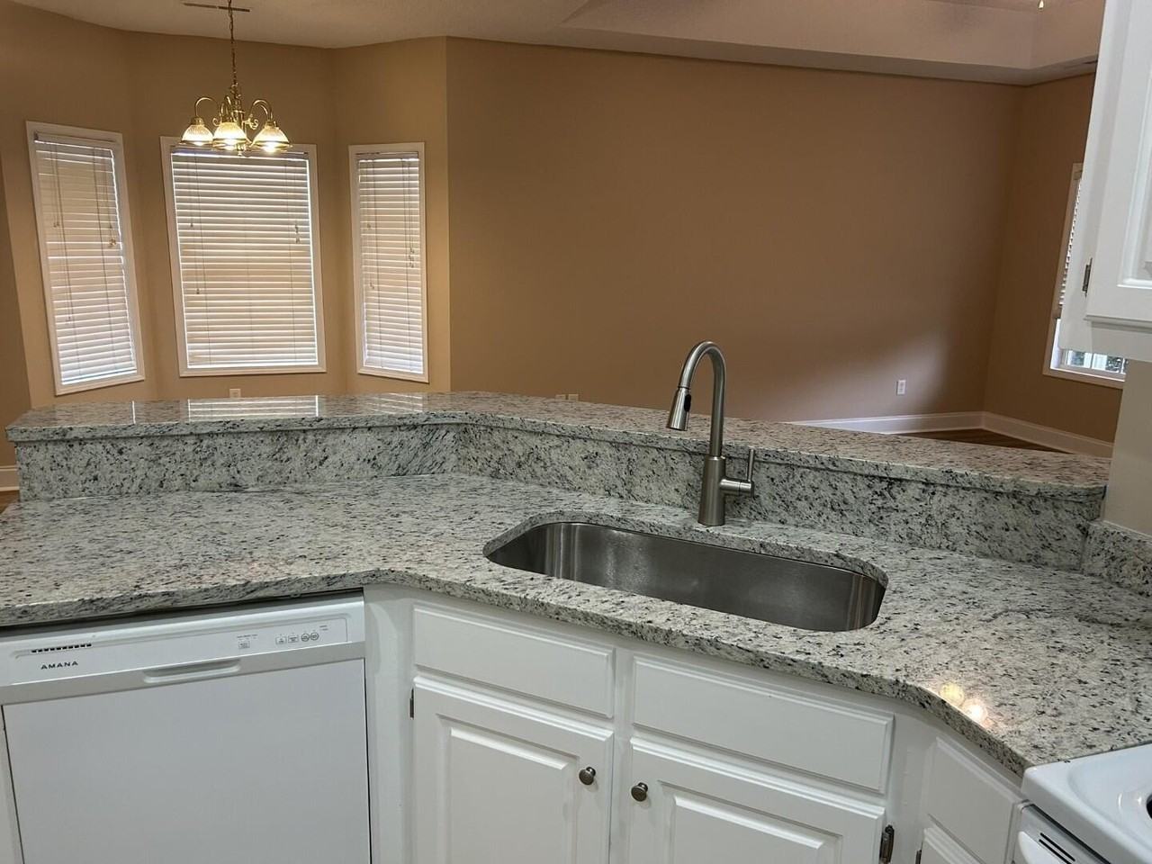 3421 Beacon Dr - Photo 5 of 36