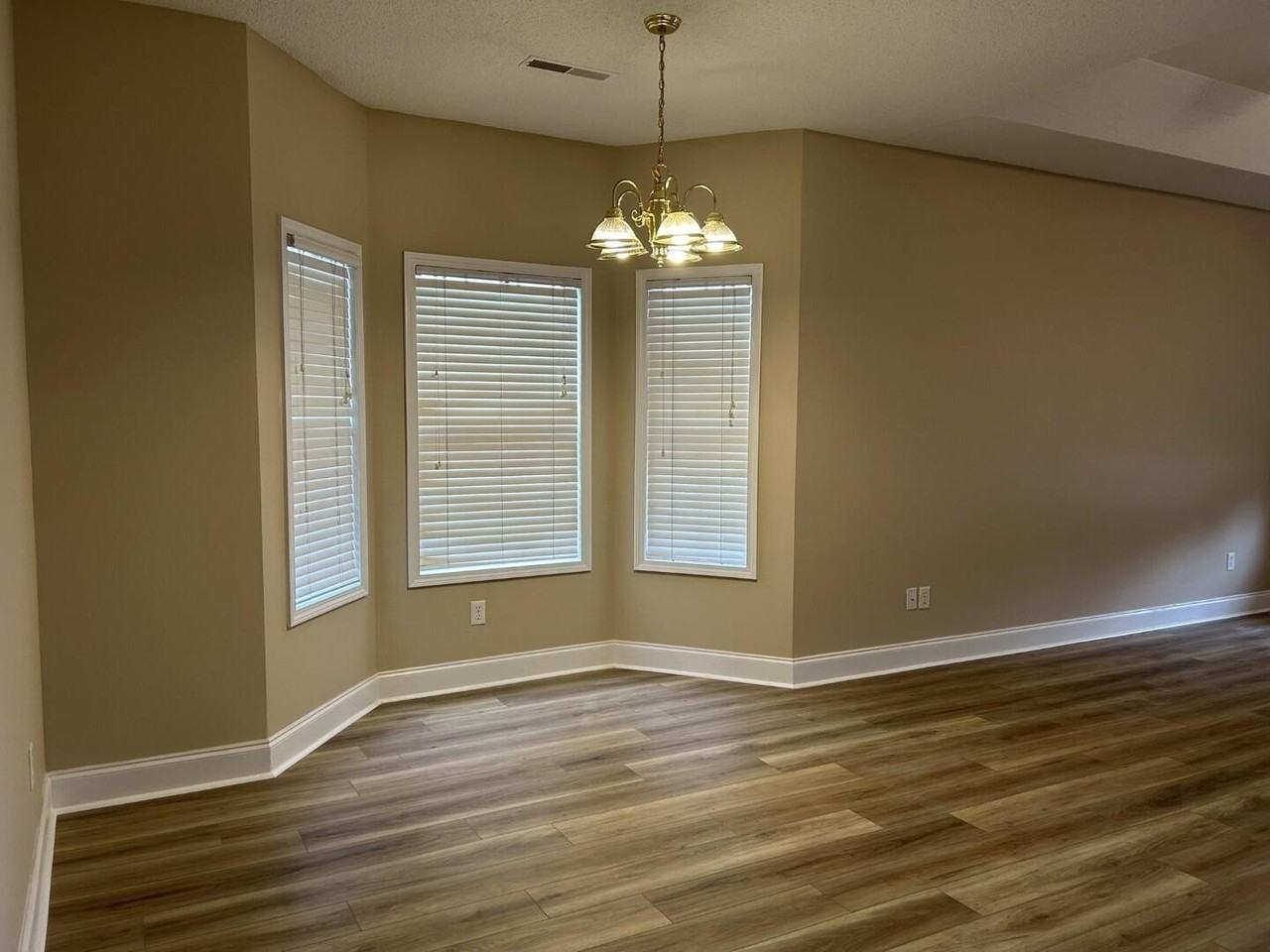 3421 Beacon Dr - Photo 7 of 36