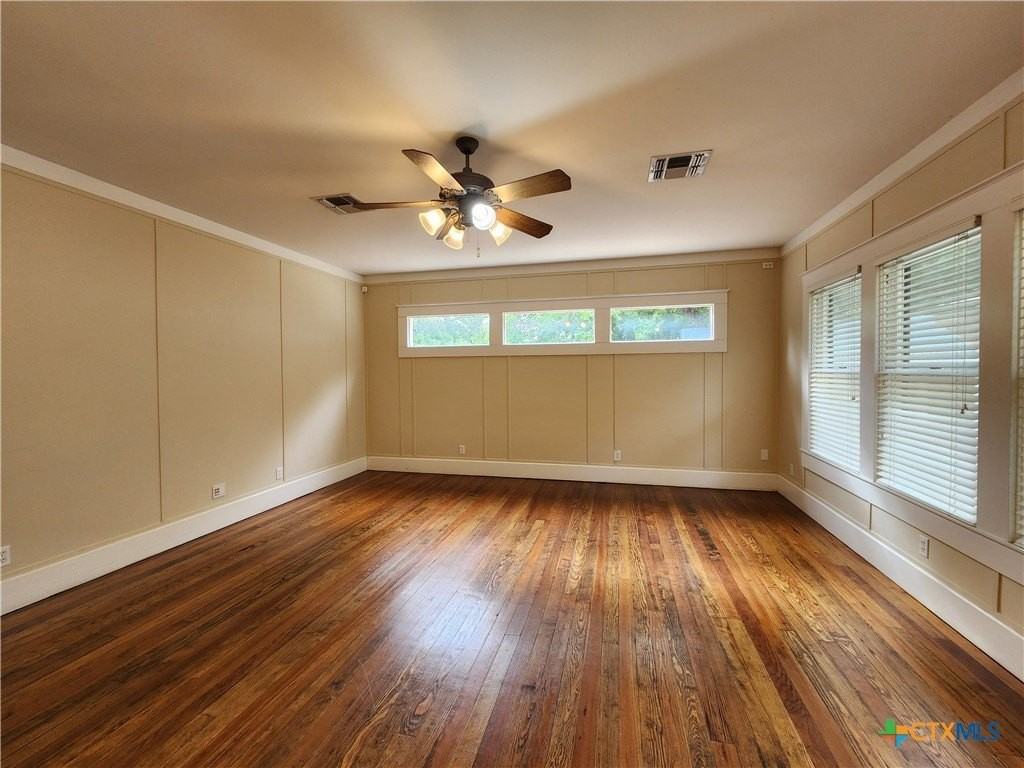 709 W Coll St - Photo 7 of 40