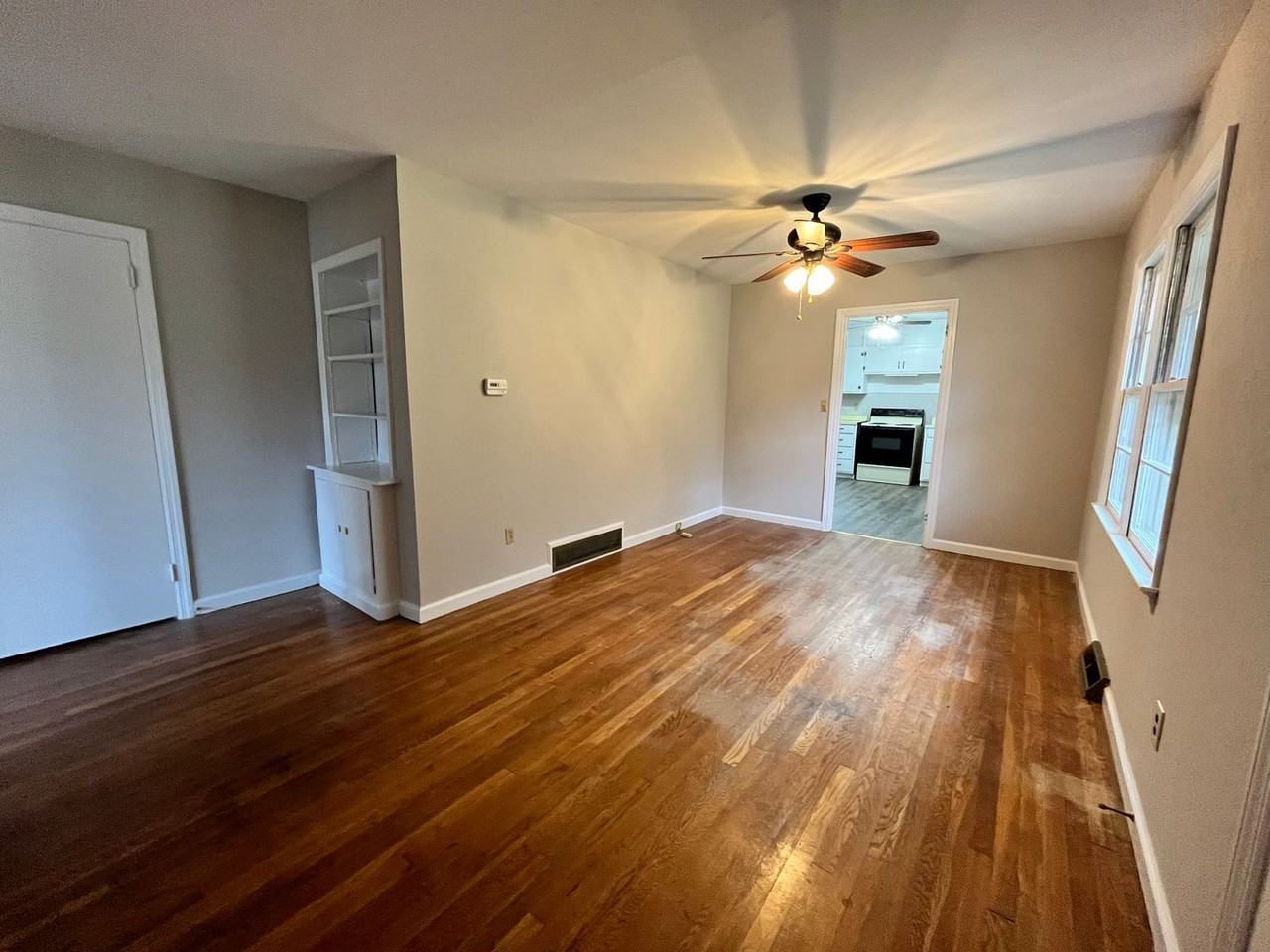 33 Doncaster Drive - Photo 3 of 28