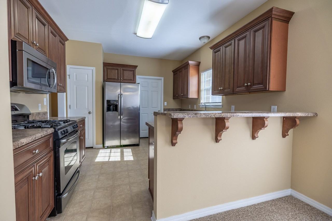 33740A Stables Dr - Photo 5 of 17