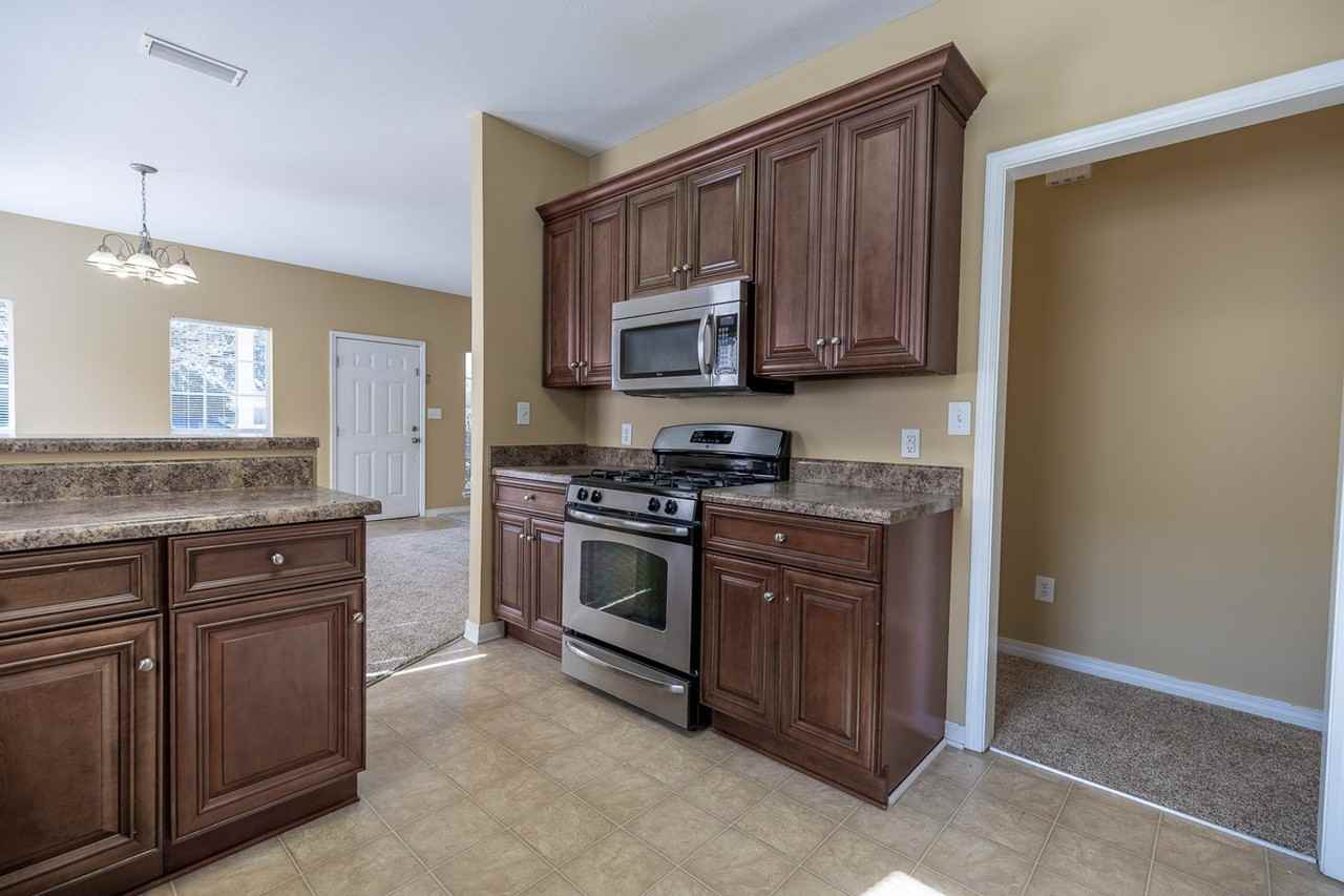 33740A Stables Dr - Photo 7 of 17