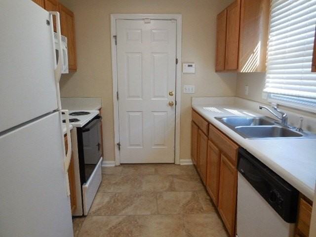 2118 Delta Blvd - Photo 4 of 10