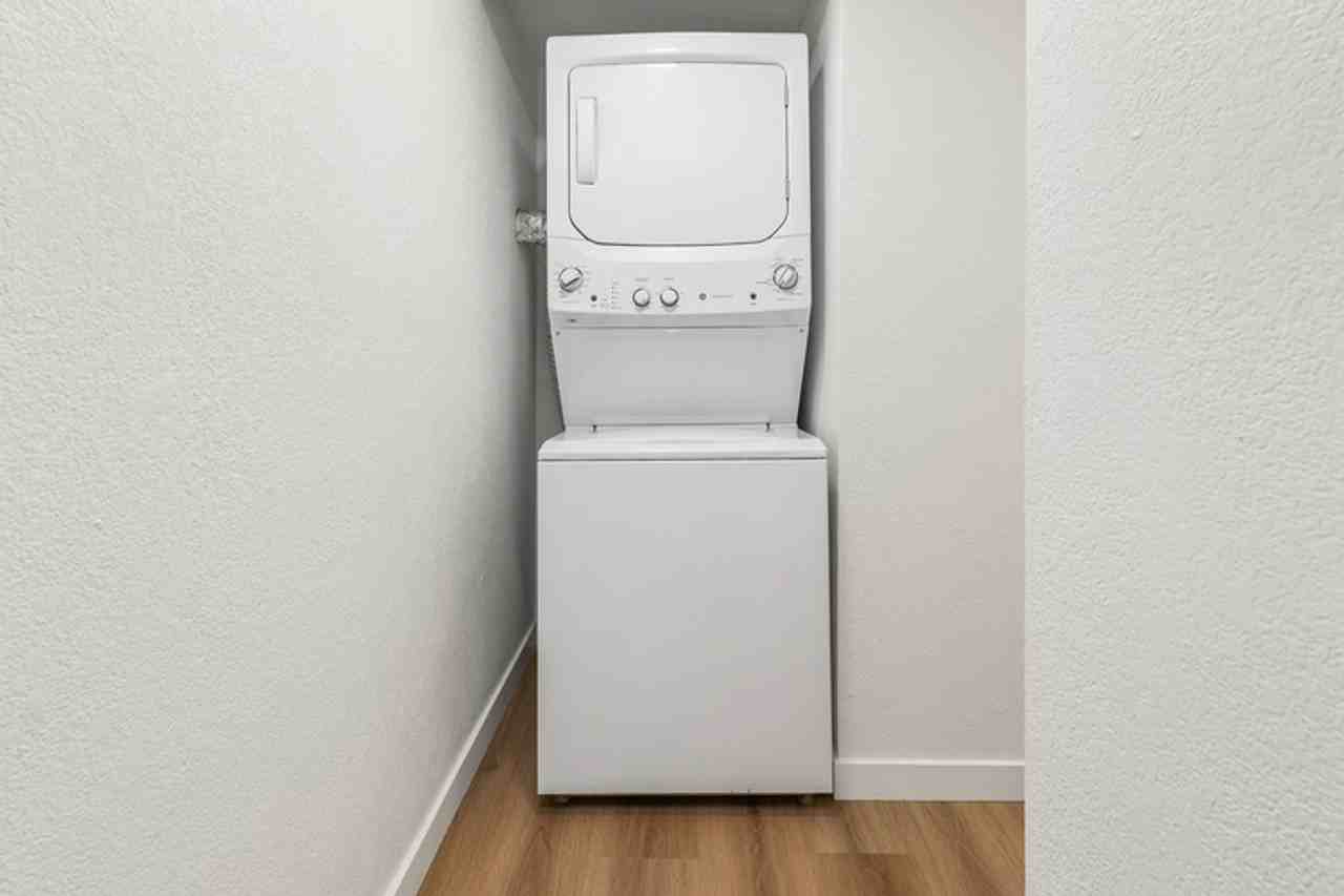 813 Isthmus Court - Photo 4 of 19