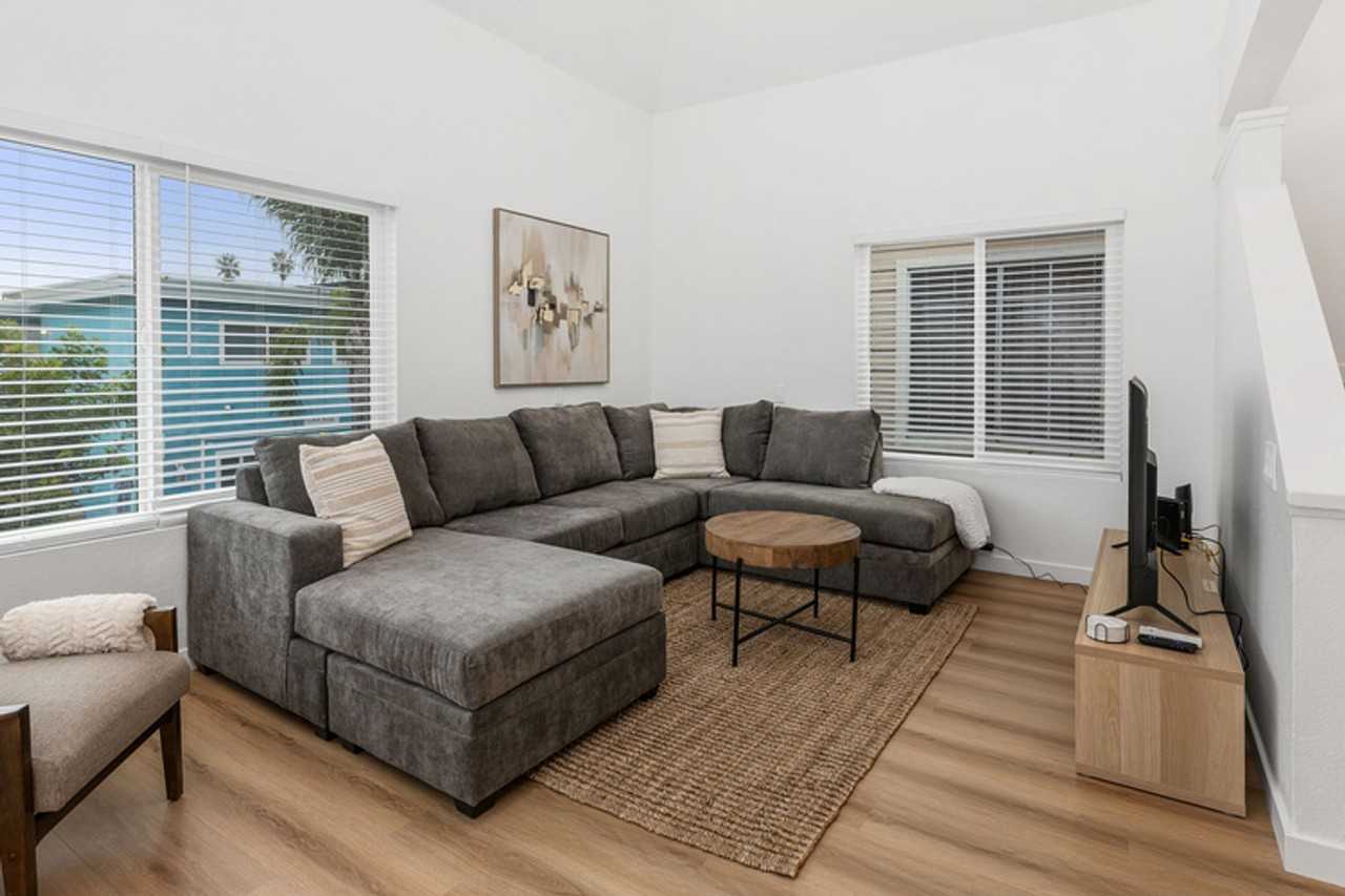 813 Isthmus Court - Photo 5 of 19