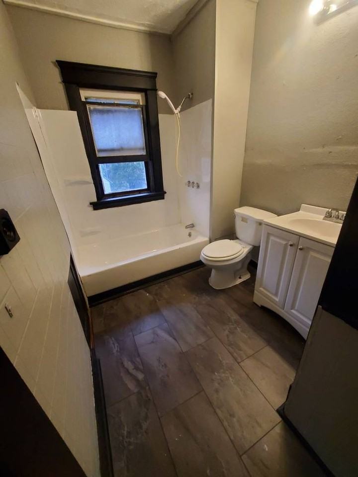 9808 Columbia Ave - Photo 3 of 27