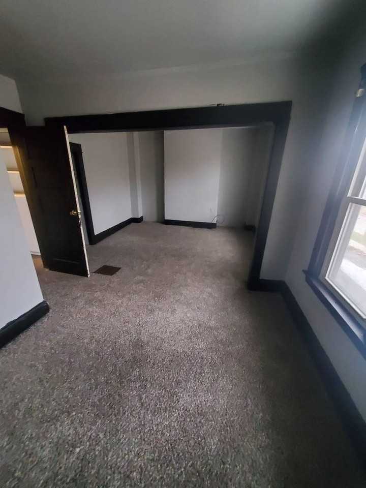 9808 Columbia Ave - Photo 5 of 27