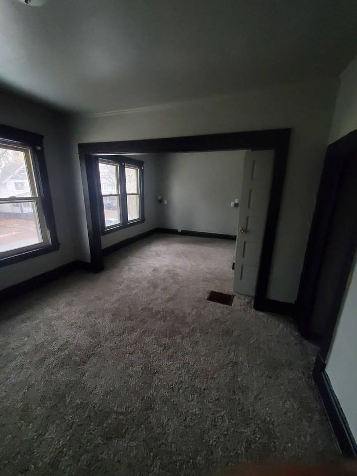 9808 Columbia Ave - Photo 6 of 27