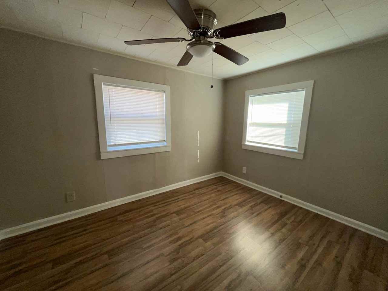 409 Dobson Street - Photo 5 of 8