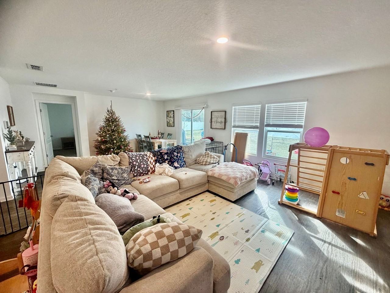 90 Landing Boulevard - Photo 4 of 21