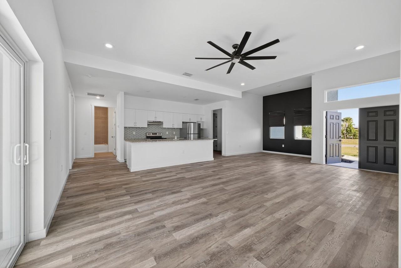 236 Northwest 6th Avenue - Photo 4 of 16