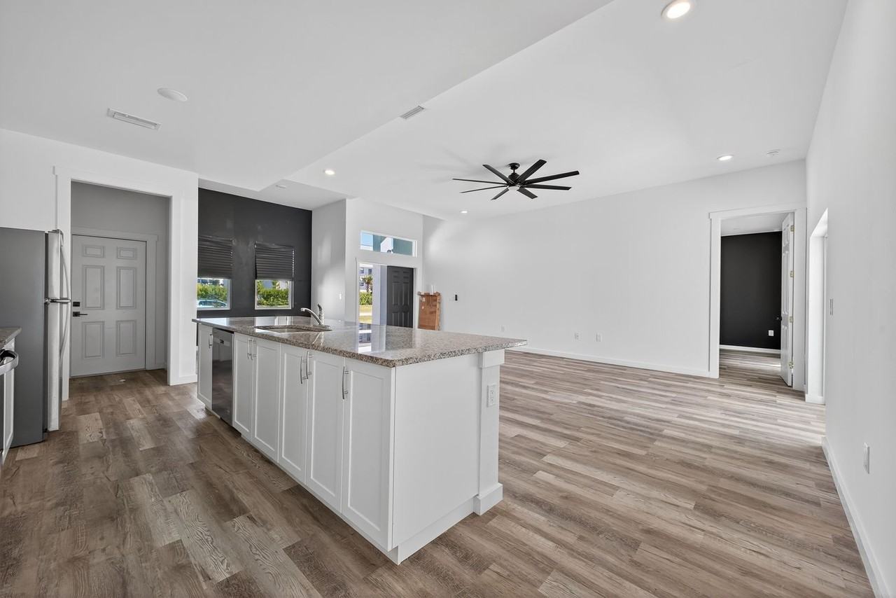 236 Northwest 6th Avenue - Photo 6 of 16