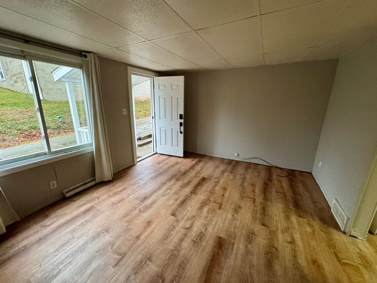 470 Spang Avenue - Photo 4 of 36